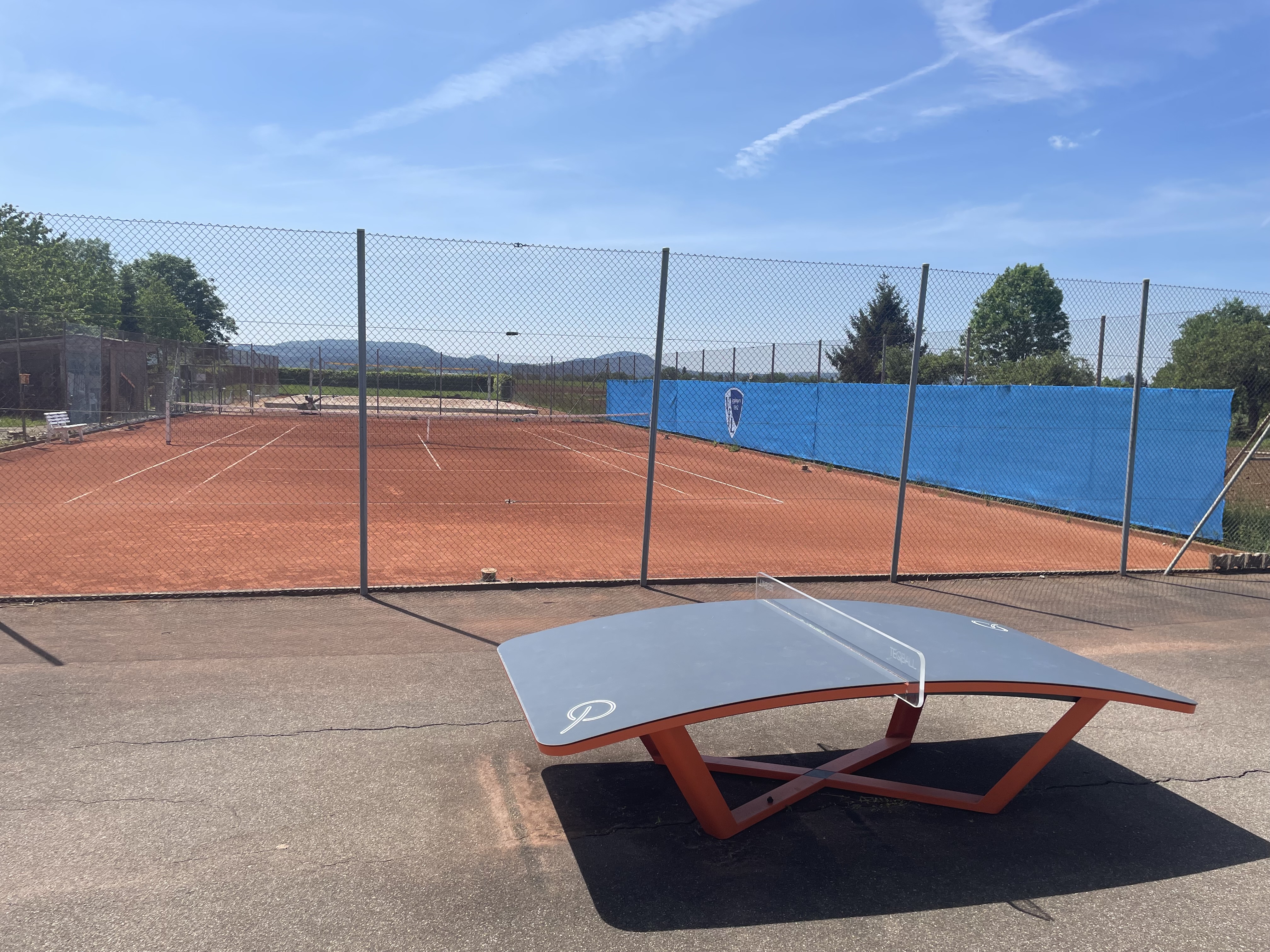 Teqball mit Tennisplatz